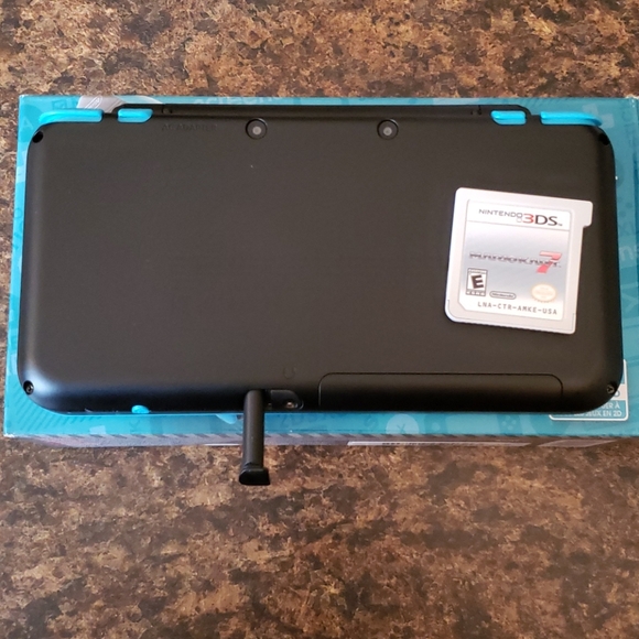 NEW Nintendo 2DS XL - Picture 4 of 8